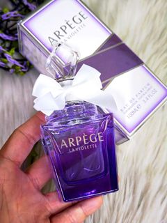 (Category: ) located in . Submitted by Perfume_finds (Listing ID 1434547854, Image 1). Description: .