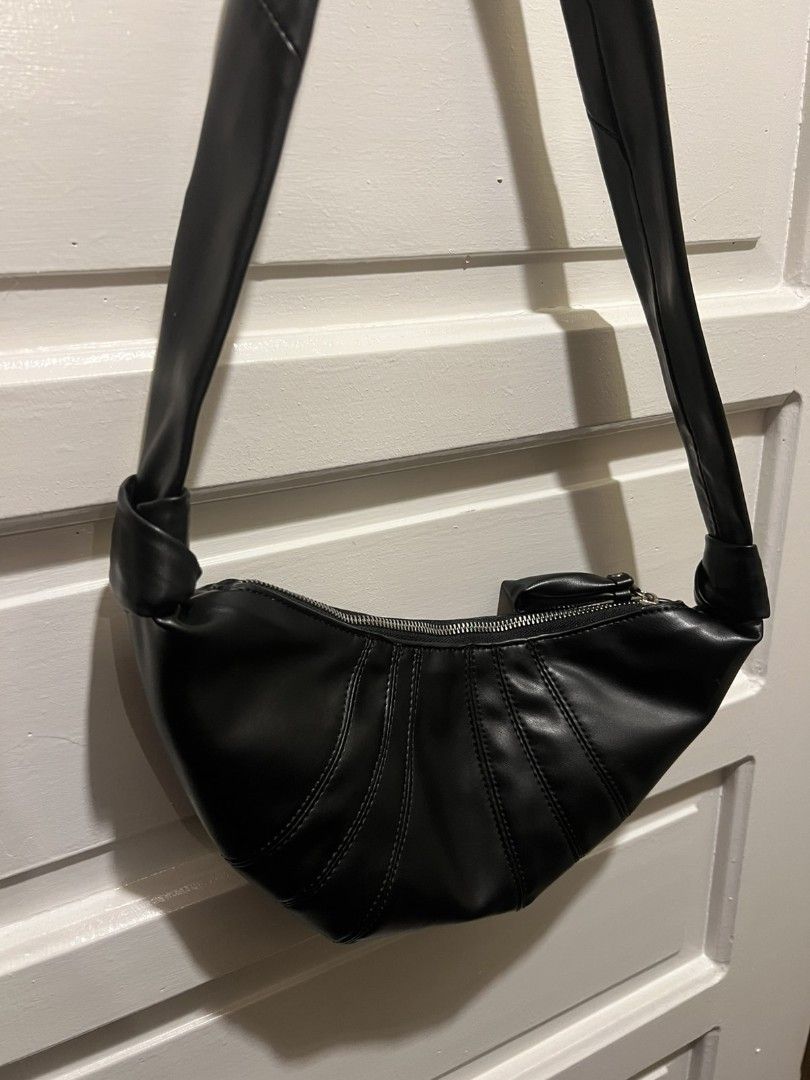 Lemair3 Alt Croissant Bag (Category: Shoulder Bags) located in Paranaque City. Submitted by bagbrained88 (Listing ID 1434465316, Image 2). Description: no flaws black in actual.