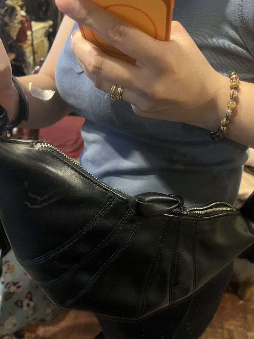 Lemair3 Alt Croissant Bag (Category: Shoulder Bags) located in Paranaque City. Submitted by bagbrained88 (Listing ID 1434465316, Image 3). Description: no flaws black in actual.