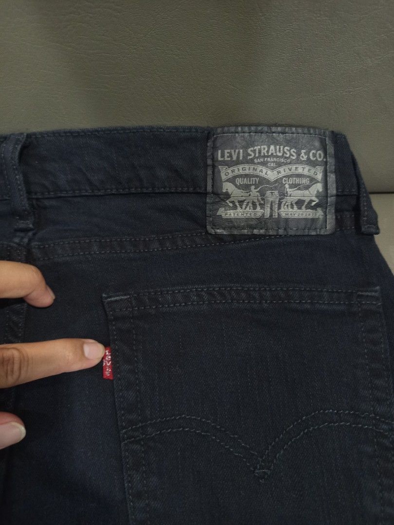 Levi's 505 Regular Fit Jeans (Category: Jeans) located in Davao. Submitted by vaness041421 (Listing ID 1434591711, Image 3). Description: - Levi's Stretchable -Size: 33 waist - Dark Black color - Features the iconic Levi's red tab - Button and zipper closure - Size: 4x34 - Made of cotton and other materials.