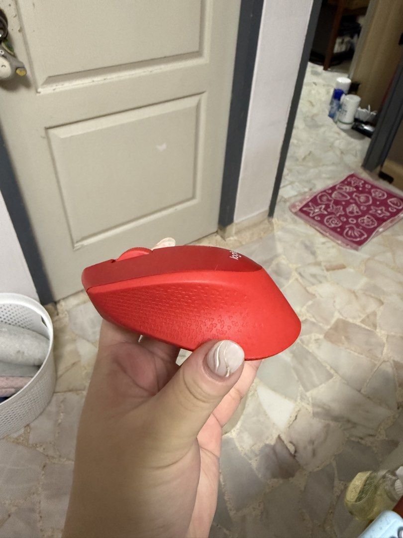 Logitech M221 Wireless Mouse - Red465862454255308801