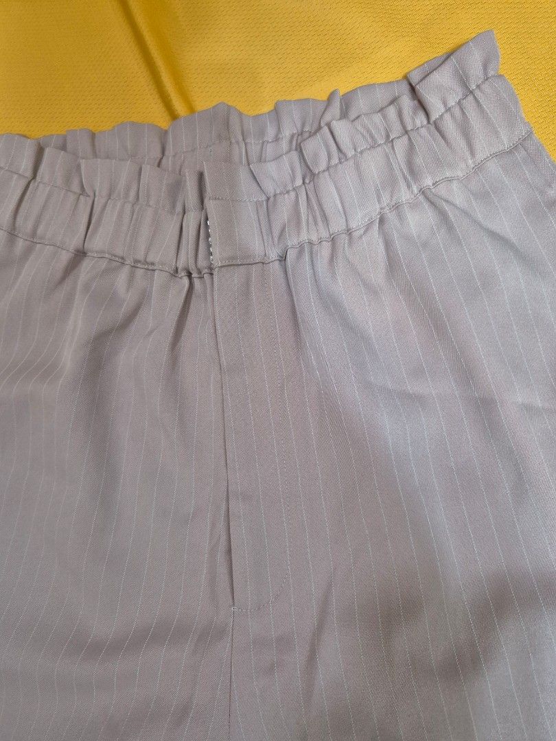 Long pant (Category: Jeans & Leggings) located in Singapore. Submitted by goodbuy-9 (Listing ID 1434437726, Image 1). Description: .