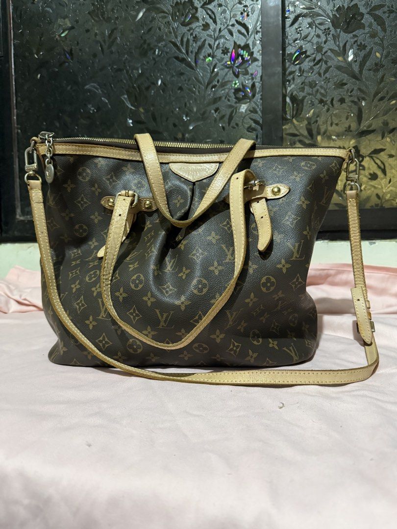 Louis Vuitton Palermo GM Monogram Canvas Bag (Category: Luxury Bags & Wallets) located in Pasig City. Submitted by help.a.hoarder.out (Listing ID 1434566920, Image 2). Description: - Louis Vuitton handbag - Monogram Canvas - Spacious interior with multiple compartments - Detachable shoulder strap - Zipper closure - Gold-tone hardware - Classic LV monogram pattern - Light-colored leather trim and straps - Authenticity not guranteed. Recieved as gi