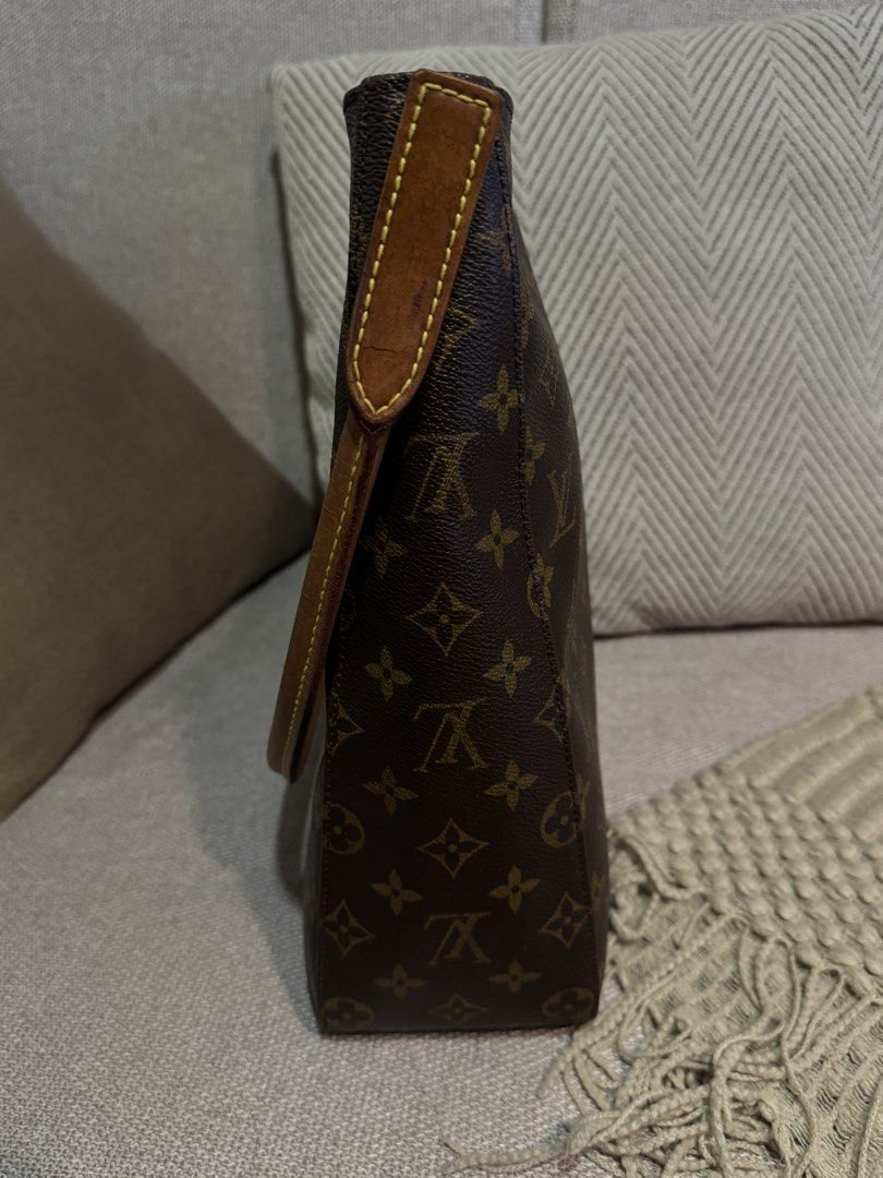 Louis Vuitton Tote Bag Looping GM Monogram Bag (Category: Luxury Bags & Wallets) located in Quezon City. Submitted by crissy_08 (Listing ID 1434599033, Image 2). Description: ❤️Perfect for Business, Casual, and Office Use ❤️Fashionable and Spacious ❤️Functional with a style ❤️Love this bag but I have to let it go and give it to its 2nd Home ❤️Shoulder Bag ❤️Authentic Louis Vuitton Tote Bag Looping GM Monogram Bag ❤️Used with care, no scratches ❤️