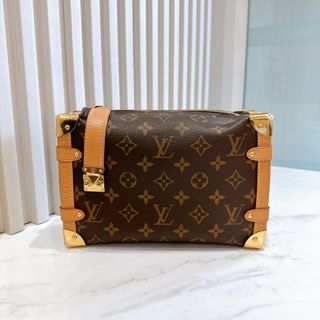 (Category: ) located in . Submitted by ohmylux_official (Listing ID 1434441765, Image 1). Description: .