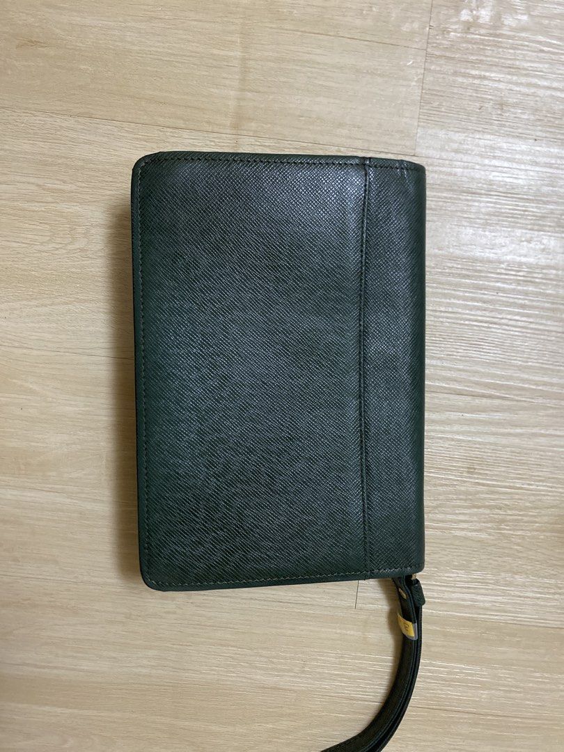 LV TAIGA CLUTCH BAG (Category: Luxury Bags & Wallets) located in Manila. Submitted by junejanuary (Listing ID 1434573493, Image 2). Description: -from Japan Surplus -Negotiable .