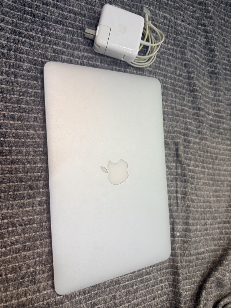 MacBook Air 11-inch Early 2014 (Category: Laptops & Notebooks) located in Caloocan City. Submitted by migkyle.star (Listing ID 1434457528, Image 2). Description: MacBook Air 11-inch Early 2014 Please Read: Available unless marked sold!! Lightweight and reliable laptop, still working smoothly. Perfect for students, browsing, Office apps, or backup device. Specs: • Intel Core i5 • 4GB RAM • 128GB SSD • macOS Big Sur • Battery Condition: Normal (679