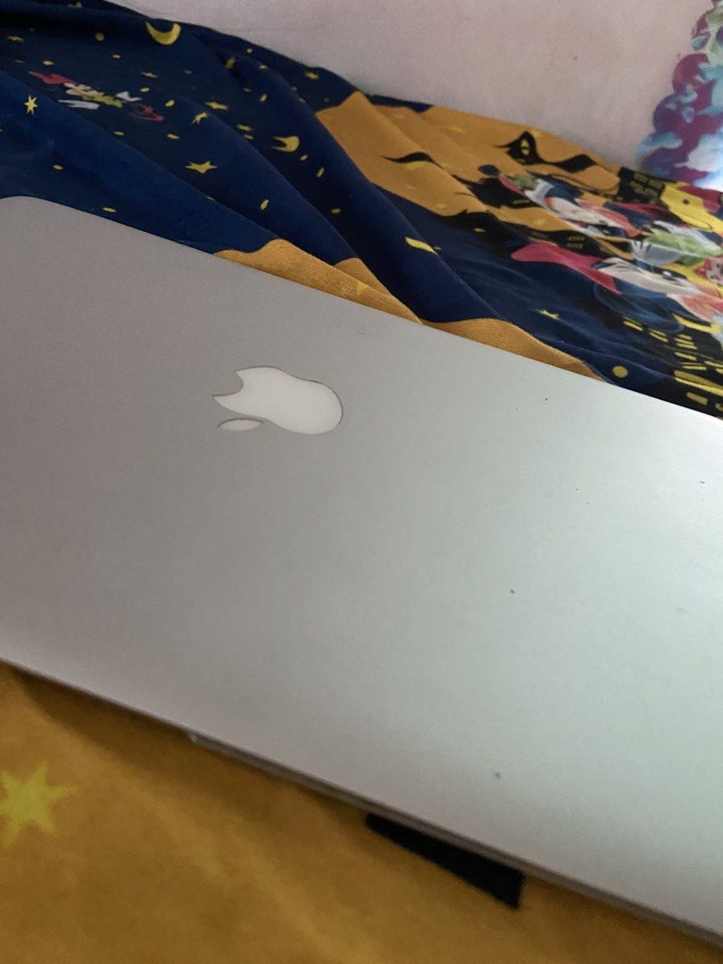 MacBook Air Rush (Category: Laptops & Notebooks) located in Manila. Submitted by businesses101 (Listing ID 1434388436, Image 3). Description: Bigla wala n LCD hayzzz can give the pw I need my photos un lng .