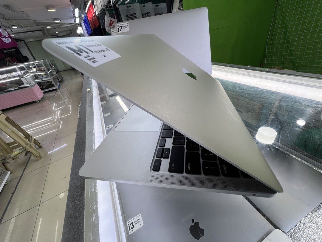Macbook Pro 2020 13-inch M1 1TB (Category: Laptops & Notebooks) located in Manila. Submitted by vaniextura (Listing ID 1434547695, Image 3). Description: - MacBook Pro 2020 - M1 Chip - 16GB Memory - 1TB Storage - 13.3-inch Retina Display (2560 x 1600) - Silver Color - macOS Tahoe - Battery: 100% Maximum Capacity (73 Charge Cycles).