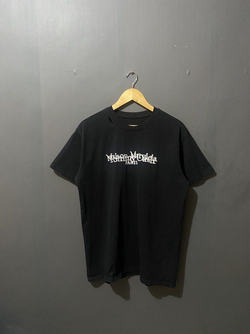 MAISON MARGIELA SHIRT (Category: Luxury Apparel) located in Angeles City. Submitted by tianthrifts_ (Listing ID 1434436883, Image 1). Description: WTS! MAISON MARGIELA (HEAVY CLOTH) LARGE WIDTH: 22 LENGTH: 29 CONDITION: 9.8/10 COLOR RATE: 9.8/10 ISSUE: CUT COLLAR AND NECK-TAG 700.