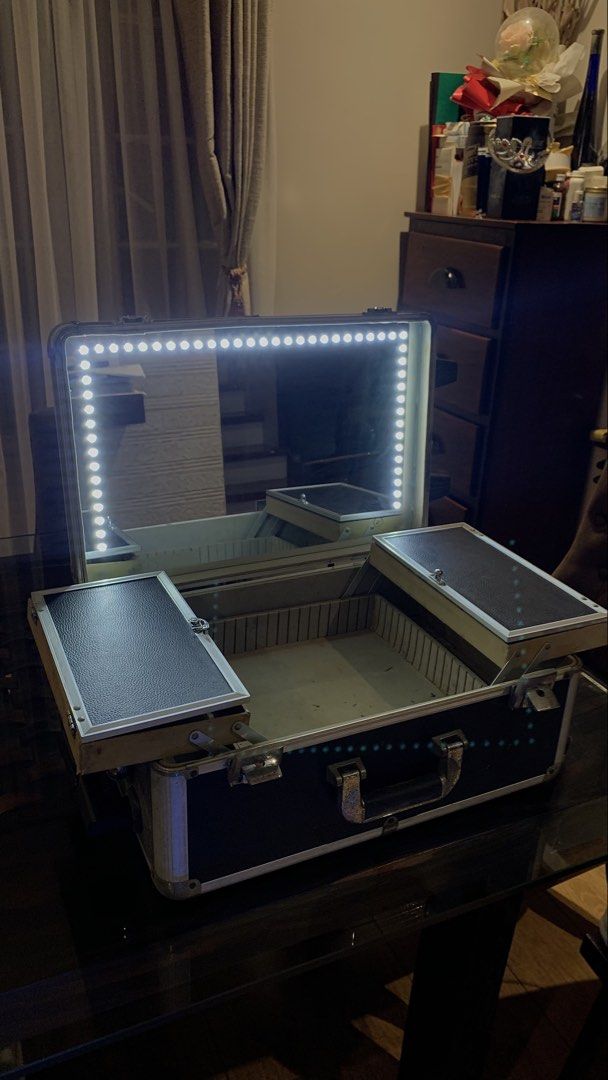 Makeup Trolly (Category: Makeup) located in Quezon City. Submitted by icazcloset (Listing ID 1434542008, Image 1). Description: all light are still working just need deep cleaning and repaint.