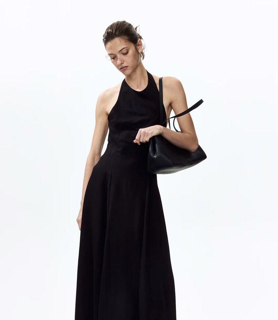 Mango Black Halter Neck Pleated Dress (Category: Dresses) located in Manila. Submitted by yuzudeclutter (Listing ID 1418675965, Image 1). Description: - Black halter neck dress - A-line silhouette - Fitted bodice - Flowing mid-calf skirt - Sleeveless - High neckline - Smooth, solid fabric - Simple, clean design Original Price Php3,295 With tags Selling for less RFS: Decluttering.