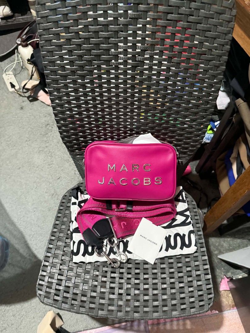 Marc Jacobs The Box Bag (Category: Luxury Bags & Wallets) located in Manila. Submitted by epiclion-c7dd (Listing ID 1434531634, Image 3). Description: - Authentic Marc Jacobs The Box Bag - Vibrant pink color - Detachable strap with Marc Jacobs logo - Includes dust bag and tag - Top zip closure - Stylish chain detail - Marc Jacobs logo on the front.