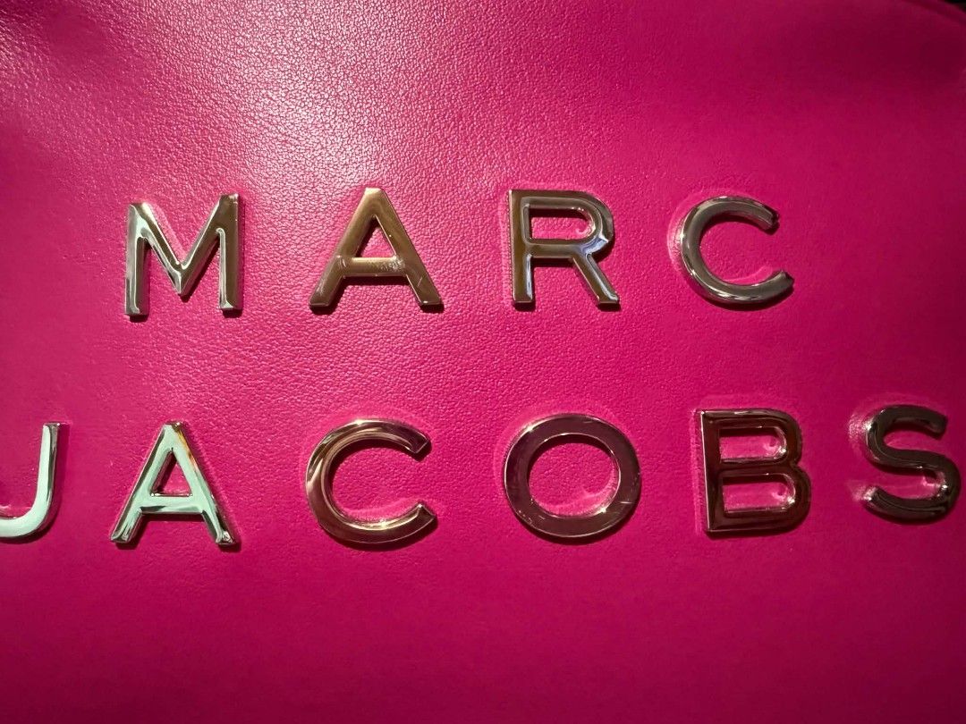 Marc Jacobs The Box Bag (Category: Luxury Bags & Wallets) located in Manila. Submitted by epiclion-c7dd (Listing ID 1434531634, Image 2). Description: - Authentic Marc Jacobs The Box Bag - Vibrant pink color - Detachable strap with Marc Jacobs logo - Includes dust bag and tag - Top zip closure - Stylish chain detail - Marc Jacobs logo on the front.