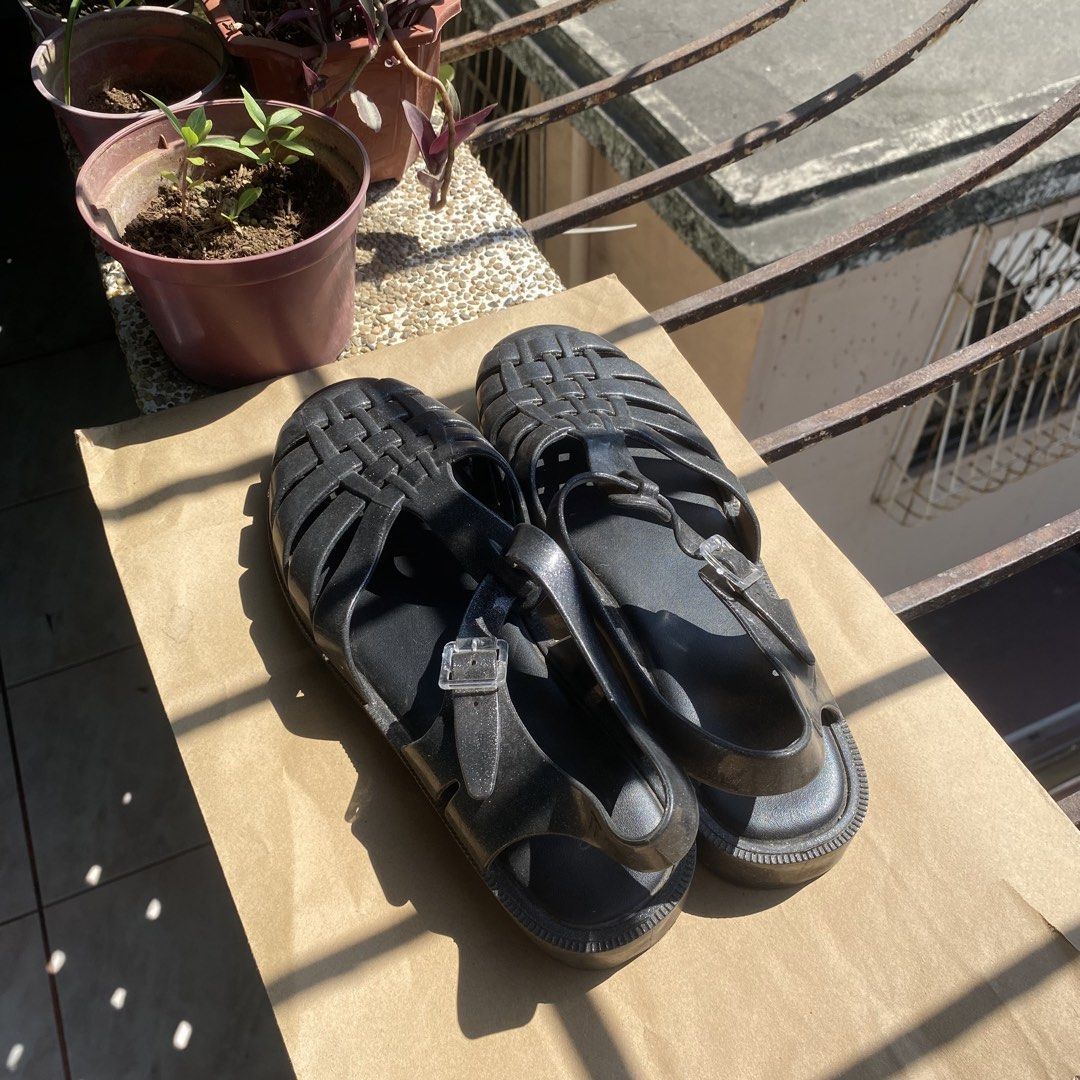 RUSH melissa possession shiny jelly sandals (Category: Flats & Sandals) located in Manila. Submitted by itsdecluttertime. (Listing ID 1434449801, Image 1). Description: 𖦹 barely used. only used these a few times 𖦹 still have the box & paper bag pa 𖦹 just needs cleaning.