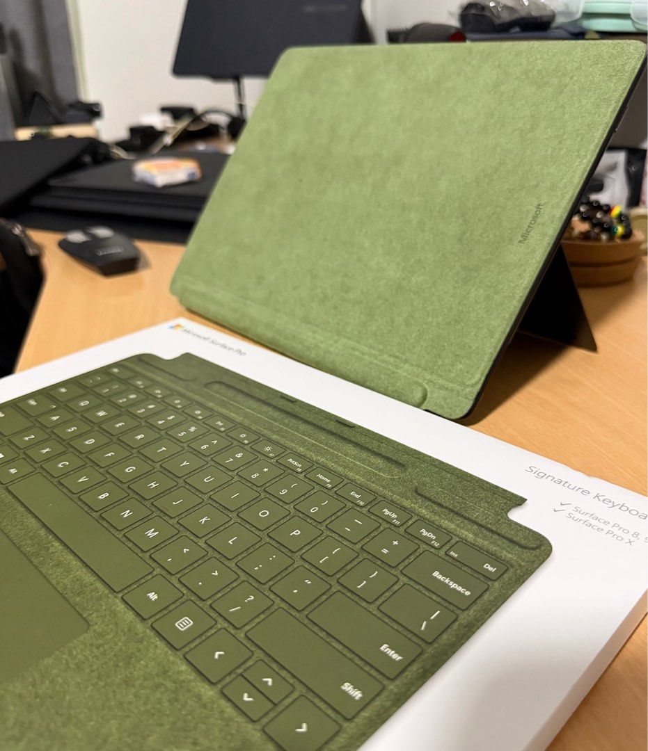 Microsoft Surface (Category: Laptops & Notebooks) located in Singapore. Submitted by nickiboi (Listing ID 1434420876, Image 1). Description: 💻 Microsoft Surface X (Black) – Portable Work Machine Selling my Microsoft Surface X in sleek black, perfect for work-from-home or on-the-go productivity. Lightweight, stylish, and reliable for daily use. Touch screen and removable keyboard ✨ Details: * Comes with Black Keyboard * Supports WiFi & LTE (great