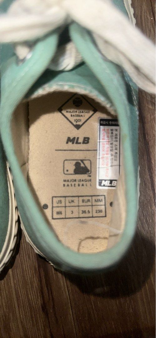 MLB Playball Origin NY Mint Green (32SHP1111) (Category: Sneakers) located in San Pablo. Submitted by crazyr17 (Listing ID 1434556882, Image 2). Description: - Mint green MLB Playball sneakers - White laces - White sole with black accents - Insole details: - US 6 - UK 3 - EUR 36.5 - 230 mm - "PLAY BALL" printed on the back.