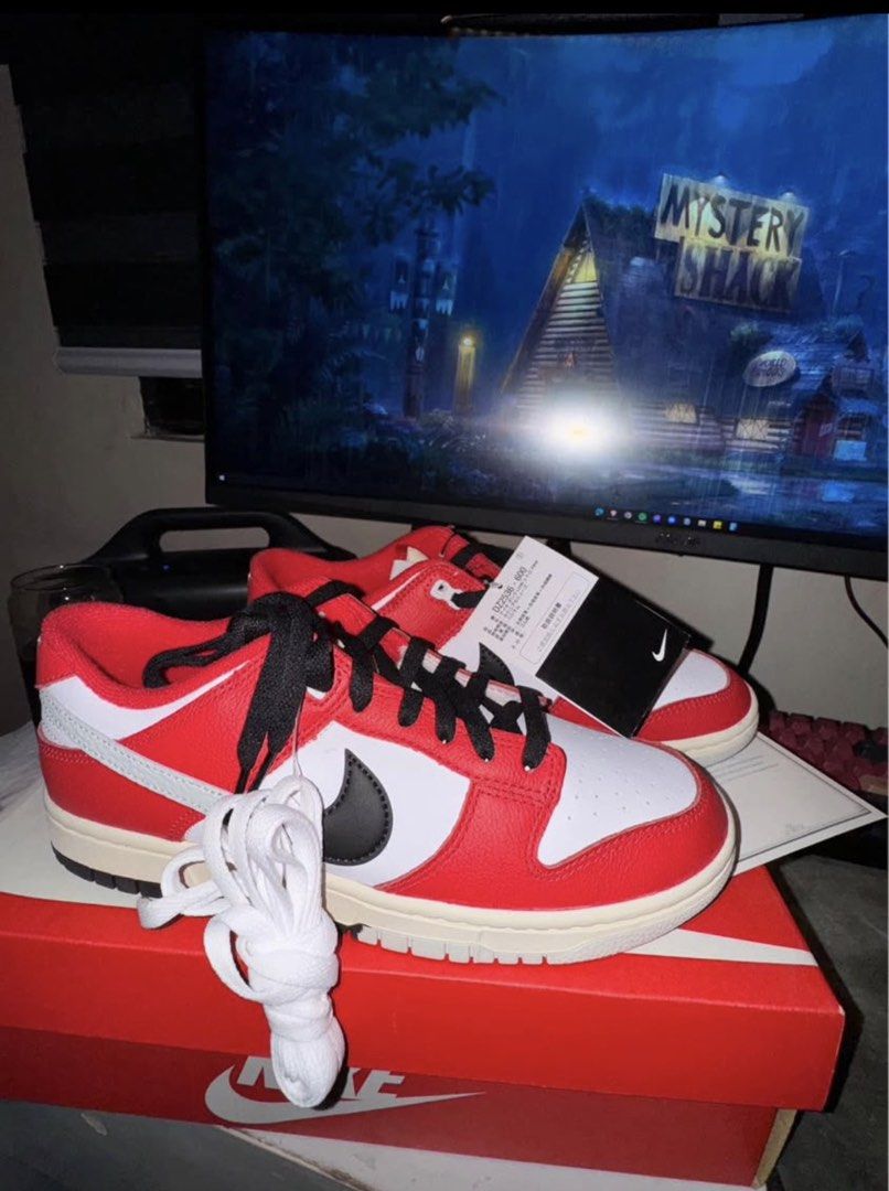 Nike dunk low Chicago Split (Category: Sneakers) located in Pasig City. Submitted by szhean (Listing ID 1434451943, Image 2). Description: Japan release with SNKRDUNK authentication card. meet up or via lalamove Size: 8.5US MENS 📍 PASIG.