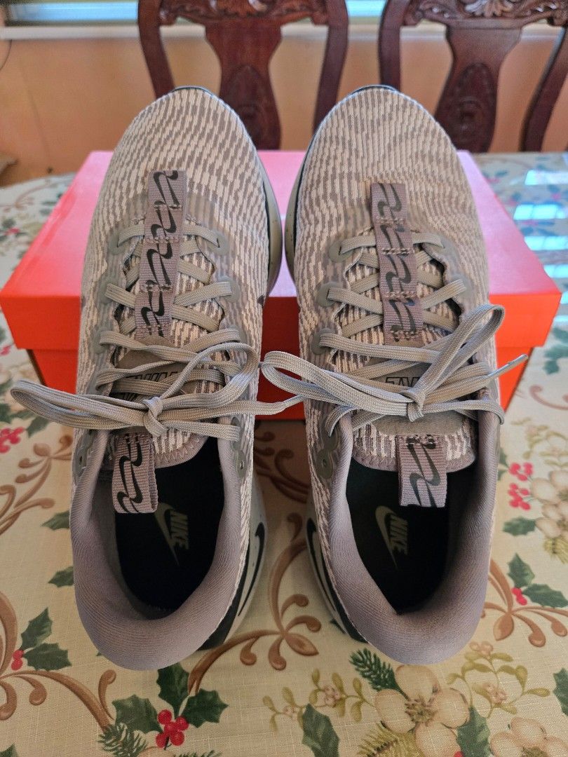 Nike Motiva Walking Shoes (Category: Sneakers) located in San Fernando. Submitted by bby0818 (Listing ID 1434397046, Image 3). Description: Store bought (Nike Florida USA 🇺🇸) 101% legit or moneyback guarantee if proven fake Excellent used condition (worn once) Comes with box Unisex - Size 10 (M), Size 11.5 (W).
