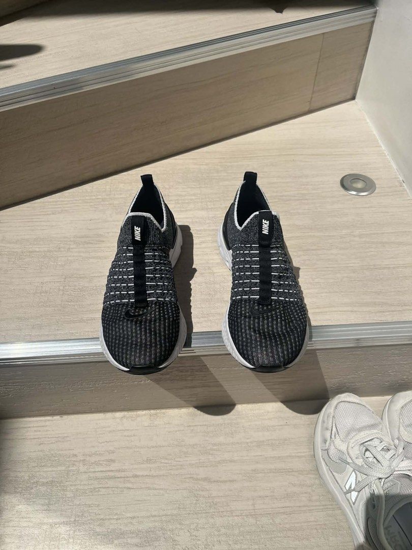Nike React Phantom Run Flyknit 2 (Category: Sneakers) located in Quezon City. Submitted by arielleeet (Listing ID 1434403807, Image 1). Description: - Nike React Phantom Run Flyknit 2 - Slip-on design - Color: Black and White - Flyknit upper for a comfortable fit - White sole with black accents - Features a heel pull tab for easy wear - Nike logo branding.