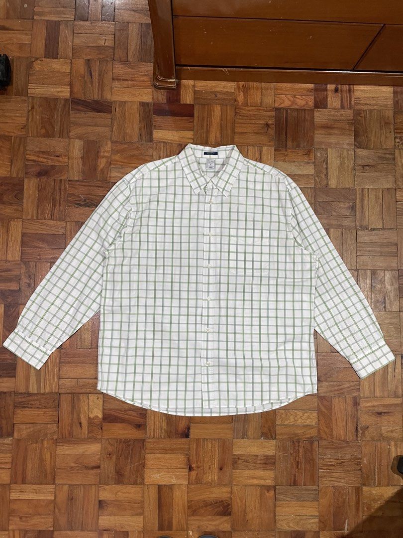 Old Navy White Green Striped Polo (Category: Formal Shirts) located in Quezon City. Submitted by declutter.studios (Listing ID 1434420547, Image 1). Description: WIDTH (PIT TO PIT): 26.5 LENGTH: 32 MINE - ₱[PRICE] ✨ NOTES: PRISTINE CONDITION ⚠️ FLAWS: NONE 🚛 ADDITIONAL SHIPPING FEE 📩 MESSAGE ME FOR MORE DETAILS OR INQUIRIES!.