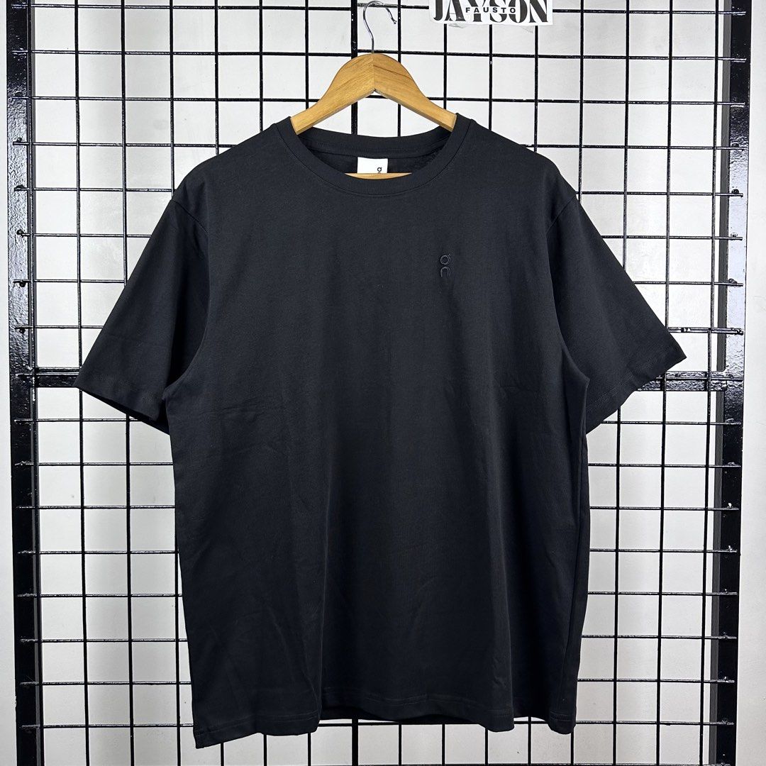 ON CLOUD TEE (Category: Activewear) located in Manila. Submitted by puppyinsane (Listing ID 1434478552, Image 1). Description: BRAND NEW & AUTHENTIC .