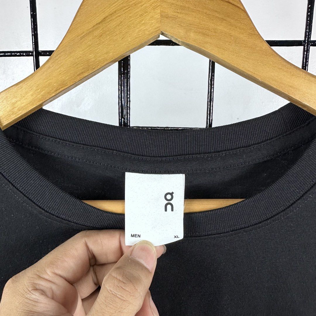 ON CLOUD TEE (Category: Activewear) located in Manila. Submitted by puppyinsane (Listing ID 1434478552, Image 3). Description: BRAND NEW & AUTHENTIC .
