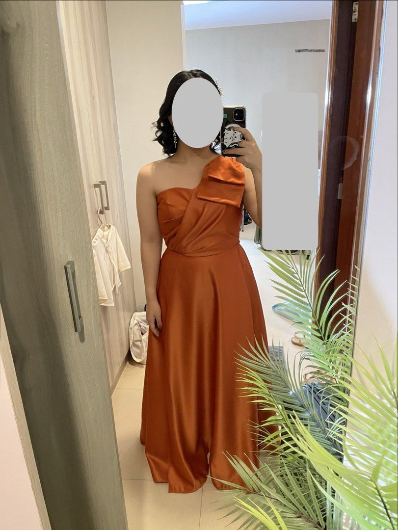 One-Shoulder Formal Dress, Size L (Category: Dresses) located in Mandaluyong City. Submitted by ptsarm (Listing ID 1434493203, Image 2). Description: - Rust Orange (Dutchess Fabric) - Used only once - A-line with shoulder bow (free brooch).