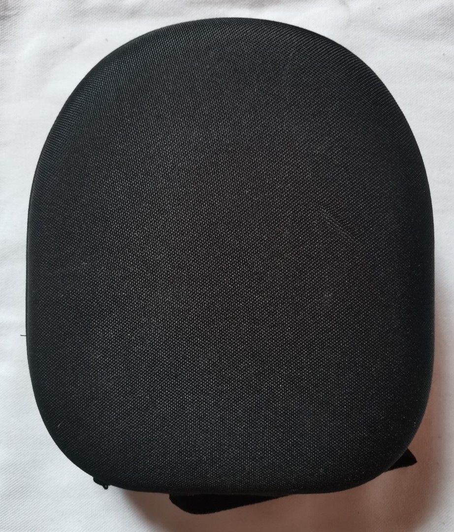 Orashare ANC HS02-102 Headset (Category: Headphones & Headsets) located in Baguio. Submitted by c0lby3 (Listing ID 1434433047, Image 2). Description: - Orashare ANC HS02-102 Bluetooth 5.4 Headset - Color: Black - Features Active Noise Cancellation (ANC) with one-click noise reduction - Comfortable cushioned earcups - Foldable design for easy storage - Includes carrying case and charging cable.