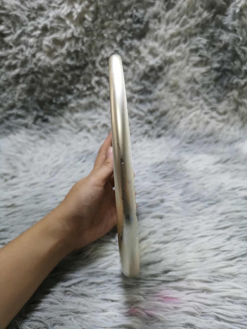 Oval Shaped Silver Colored Frame Mirror (Category: Mirrors) located in Santa Cruz. Submitted by jmy_surplus.2 (Listing ID 1434560567, Image 3). Description: Size ; L - 22 W - 18 H - 1 Color ; Silver Type ; Mirror Brand ; No Brand Material ; Synthetic Style ; Silver Oval Shaped Mirror JMA JMY 1 Batch #201.