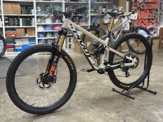 （分類：）位於 。 由 Jeff9759 提交（商品編號 1434492060，圖片 1）。簡介： 。