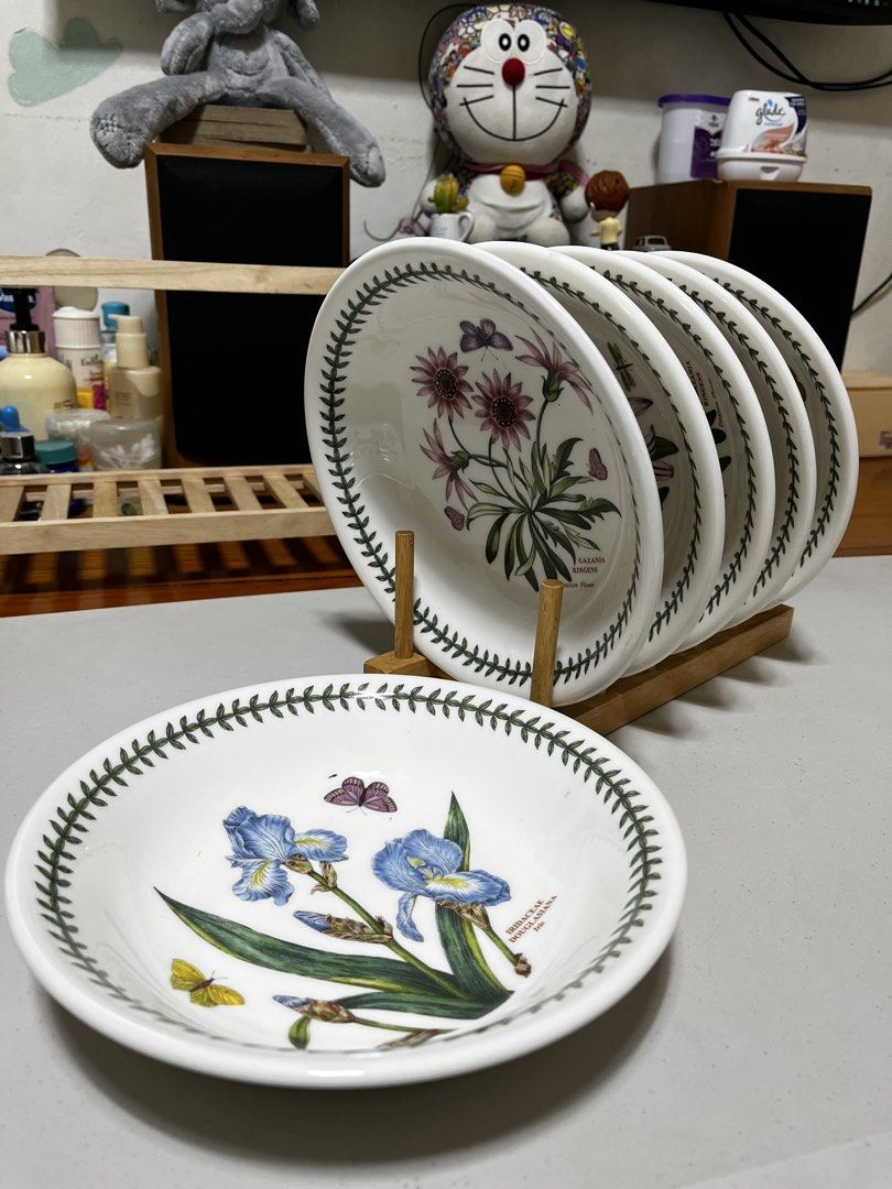Portmeirion (Category: Dinnerware & Cutlery) located in Mandaue City. Submitted by vlackmvrket (Listing ID 1434544929, Image 1). Description: Portmeirion Botanical Made in England Pasta Bowls Set of 6pcs Like new condi No crazing or chips Can do shipping nationwide at buyer's expense. No free shipping.