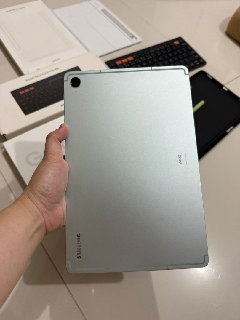 Pre owned Samsung Galaxy Tab S9 FE 5G (Category: Android) located in Taguig. Submitted by deedeeee11 (Listing ID 1434475169, Image 3). Description: For sale only Samsung Galaxy Tab S9 FE 5G 1st owner Date of purchase: May 2024 (can provide proof if needed) Walang dents Walang scratches Seldom used Inclusions: Unit Case Pen w/ silicone case Smart Trio Keyboard Smart Book Cover Storage: 6GB | 128GB ₱ 12,500 asking price Honest issue: With minor LCD