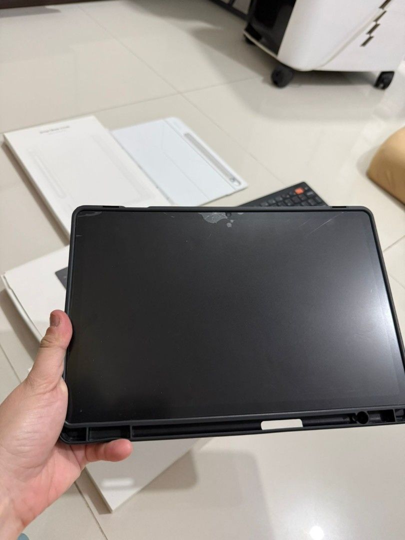 Pre owned Samsung Galaxy Tab S9 FE 5G (Category: Android) located in Taguig. Submitted by deedeeee11 (Listing ID 1434475169, Image 2). Description: For sale only Samsung Galaxy Tab S9 FE 5G 1st owner Date of purchase: May 2024 (can provide proof if needed) Walang dents Walang scratches Seldom used Inclusions: Unit Case Pen w/ silicone case Smart Trio Keyboard Smart Book Cover Storage: 6GB | 128GB ₱ 12,500 asking price Honest issue: With minor LCD
