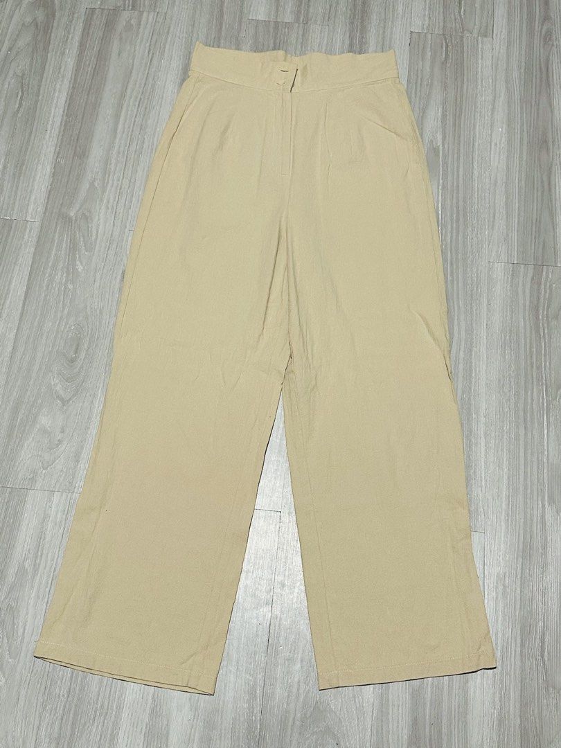 Preloved by SHEIN linen square pants original 💯 (Category: Other Bottoms) located in Caloocan City. Submitted by rqueenluxuryph (Listing ID 1434461899, Image 3). Description: Preloved SHEIN linen pants original 💯 Good condition No issue Size: large .