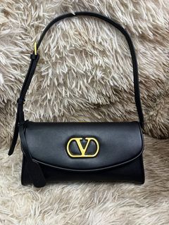 (Category: ) located in . Submitted by bagsandmanymanymore1 (Listing ID 1434474453, Image 1). Description: .