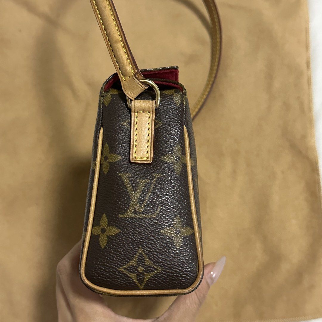 Rare Recital Pochette (Category: Luxury Bags & Wallets) located in Taguig. Submitted by marria.arria (Listing ID 1434501822, Image 3). Description: .