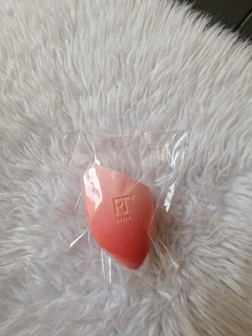 Real Techniques Miracle Complexion Sponge (Category: Makeup) located in Quezon City. Submitted by floreskari78555 (Listing ID 1434433606, Image 1). Description: Real Techniques Miracle Complexion Sponge✨️❤️ ✨ Grab this LIMITED EDITION "Sunrise to Sunset" color! ✨ ​Get that flawless, dewy glow! This famous blending sponge makes makeup application so easy. It's perfect for all your favorite liquid and cream foundations, skin tints, blushes, and bro