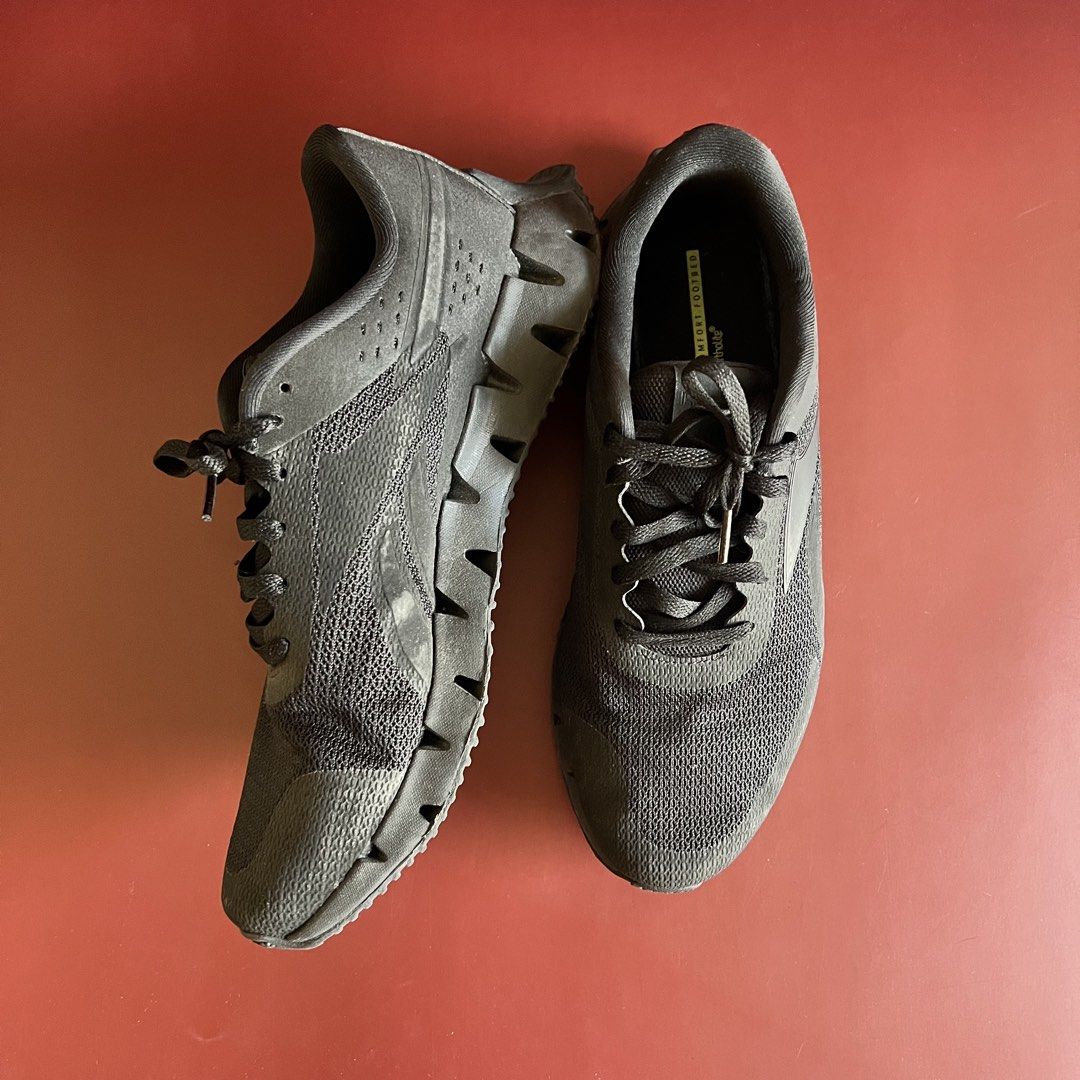 Reebok Zig Dynamica 2 Triple Black (Category: Sneakers) located in Pasig City. Submitted by joycepine (Listing ID 1434468254, Image 3). Description: 1,500 Reebok Zig Dynamica 2 Triple Black - US 10/28cm - no box Used twice.