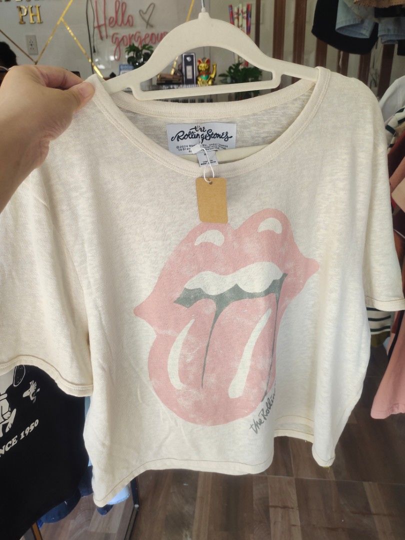 Rolling stones shirt (Category: Shirts) located in Aliaga. Submitted by kmapparel (Listing ID 1434483978, Image 1). Description: .