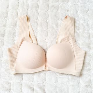 (Category: ) located in . Submitted by rosywardrobe (Listing ID 1434435753, Image 1). Description: .