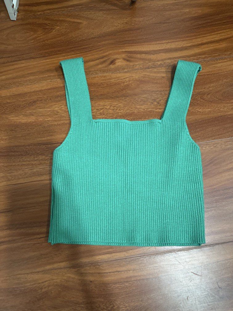 Shein bright emerald green ribbed crop top (Category: Sleeveless) located in Quezon City. Submitted by nikki.chua (Listing ID 1434539835, Image 1). Description: Used once only.