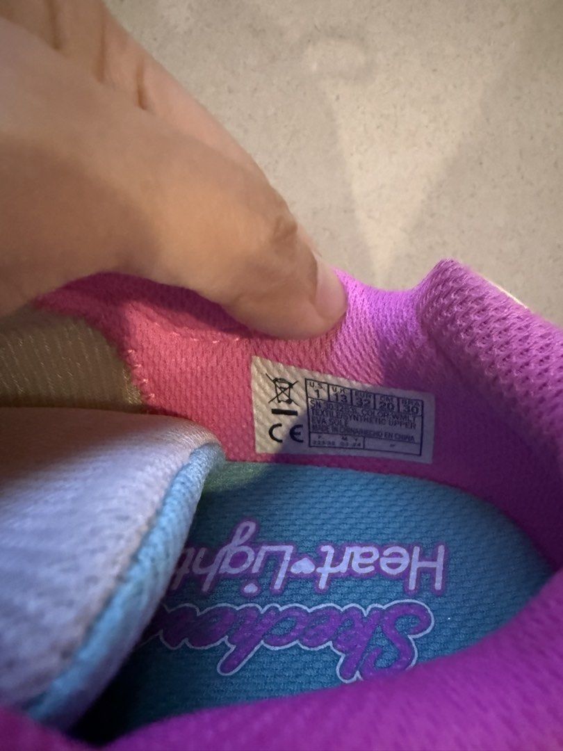 Skechers light up shoes US 1 (Category: Babies & Kids Fashion) located in Quezon City. Submitted by miomargoods (Listing ID 1434509601, Image 3). Description: Skechers.