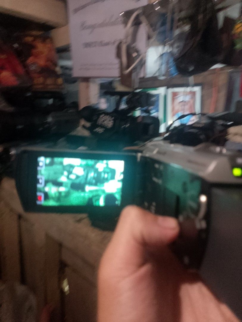 Sony hdr cx500! (Category: Video Cameras) located in Manila. Submitted by allaboutcollections (Listing ID 1434423881, Image 2). Description: for sale Sony hdrcx500 recording via hdd and pro stick duo! working: -nightshot -flash -zoom in/out (clear lens!) -SCREEN -TOUCHSCREEN -recording on hdd cosmetic 10/10 MAKINIS! issue:minimal scratch on screen(doesn't effect any outputs!!) -no functional issue inclusion:fat batt,Sony batt charger 11.5k!!!! .
