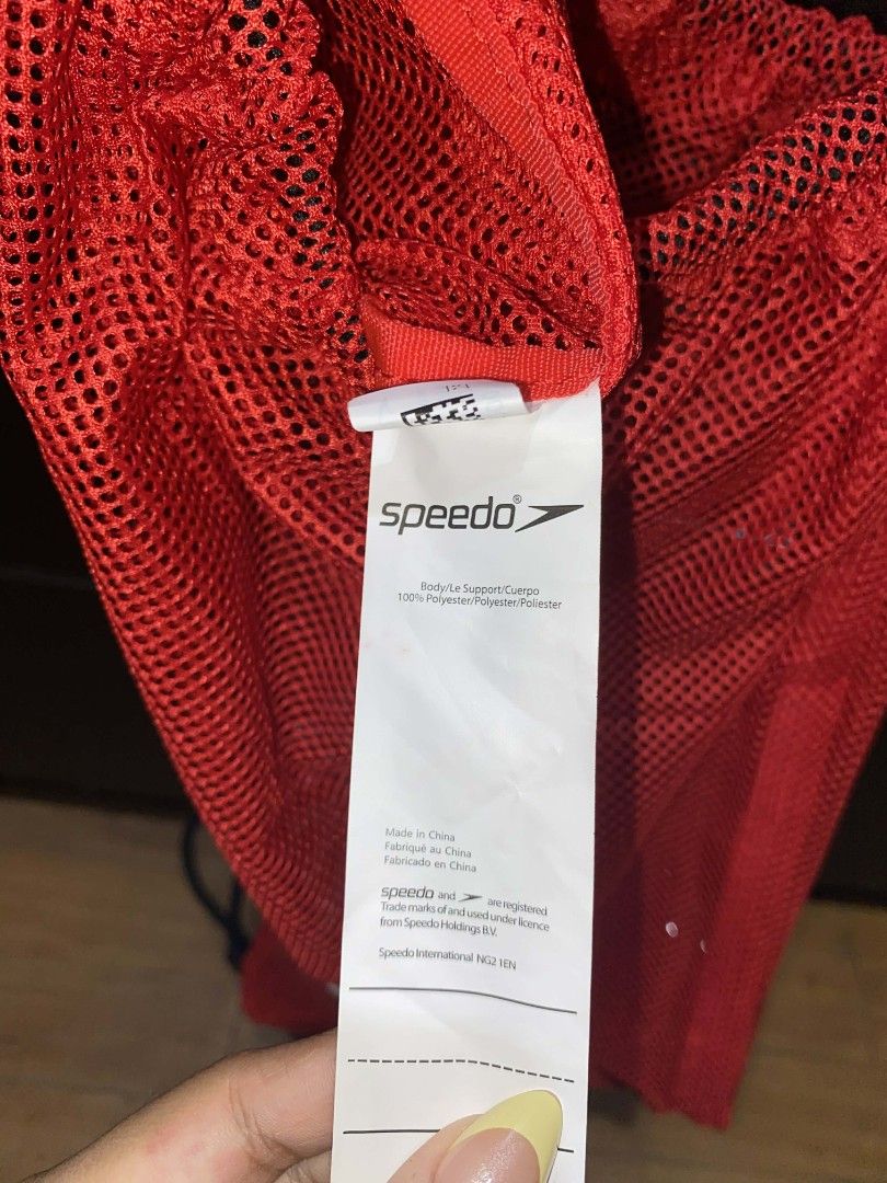 Speedo Equipment Mesh Bag (Red) (Category: Backpacks) located in Makati City. Submitted by micmic804 (Listing ID 1434503966, Image 3). Description: - Speedo mesh bag for swim training aids. - Red mesh fabric for excellent drainage and ventilation. - Features a Speedo logo and a clear pocket. - Drawstring closure. - Made in China. - Perfect for carrying swim training gear to the pool..