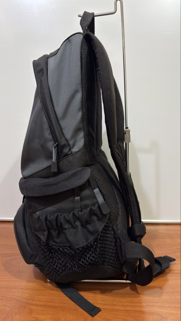 Tamrac Adventure 7 Camera Backpack (Category: Camera Bags & Carriers) located in Binangonan. Submitted by c_r_i_s (Listing ID 1434402183, Image 2). Description: Key Features Dual-Compartment Design: The backpack features a completely foam-padded lower section specifically for camera gear, while the unpadded upper section functions as a traditional backpack for personal items Protective Camera Section: The lower compartment is lined with high-dens