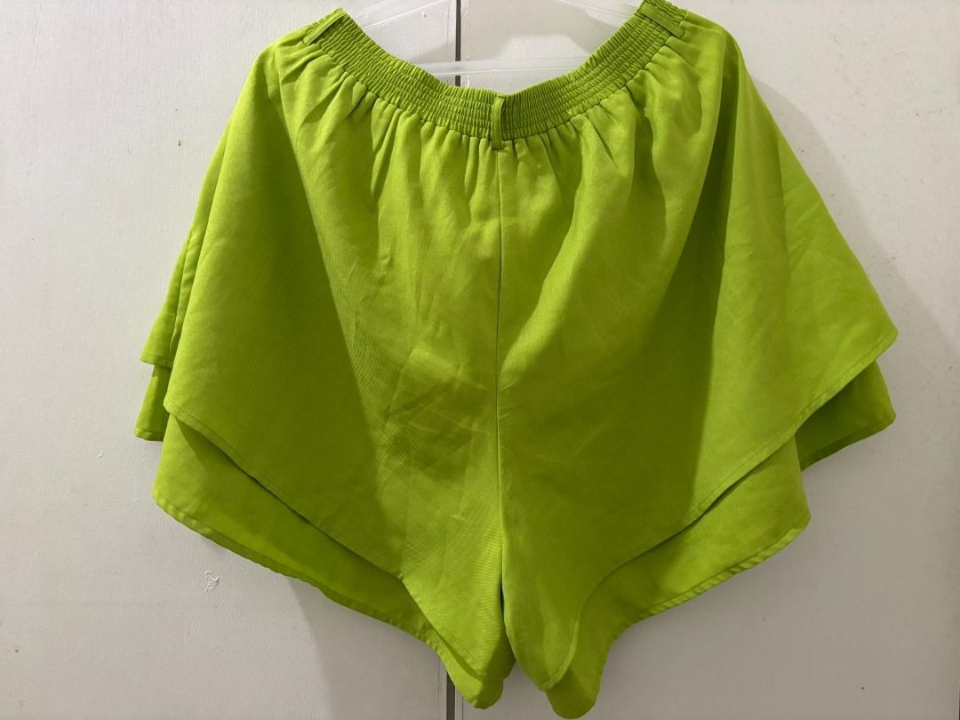 Tayo Studio Green Shorts (Category: Shorts) located in Manila. Submitted by aboutsammy (Listing ID 1434425636, Image 2). Description: - Bright green layered design - Elastic waistband - Button closure - Pockets - Comfortable fit - Still in good condition - Tayo Studio Size 4: Fits 3XL - 4XL Please note that the button has been replaced, not the original one. RFS: Decluttering na po, used once..