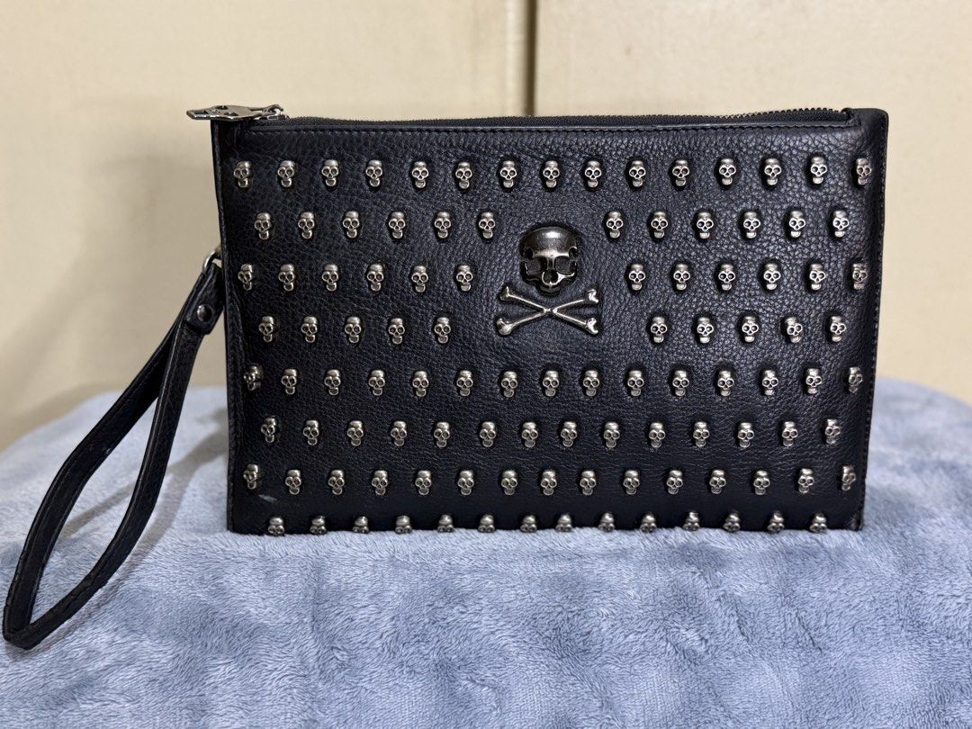 Tho*mas Wy*lde-inspired Leather Clutch (Category: Belt bags, Clutches and Pouches) located in Caloocan City. Submitted by paterf (Listing ID 1434484066, Image 2). Description: • Black genuine heavy-grained leather with gunmetal-tone hardwares & accents • Made in Korea • Size: S • Measurements: 11.5” L x 7.5” H • Excellent used condition with minimal signs of wear & storage • Uncoded • Flaws/issues: small leather scuff marks, heavy signs of use on