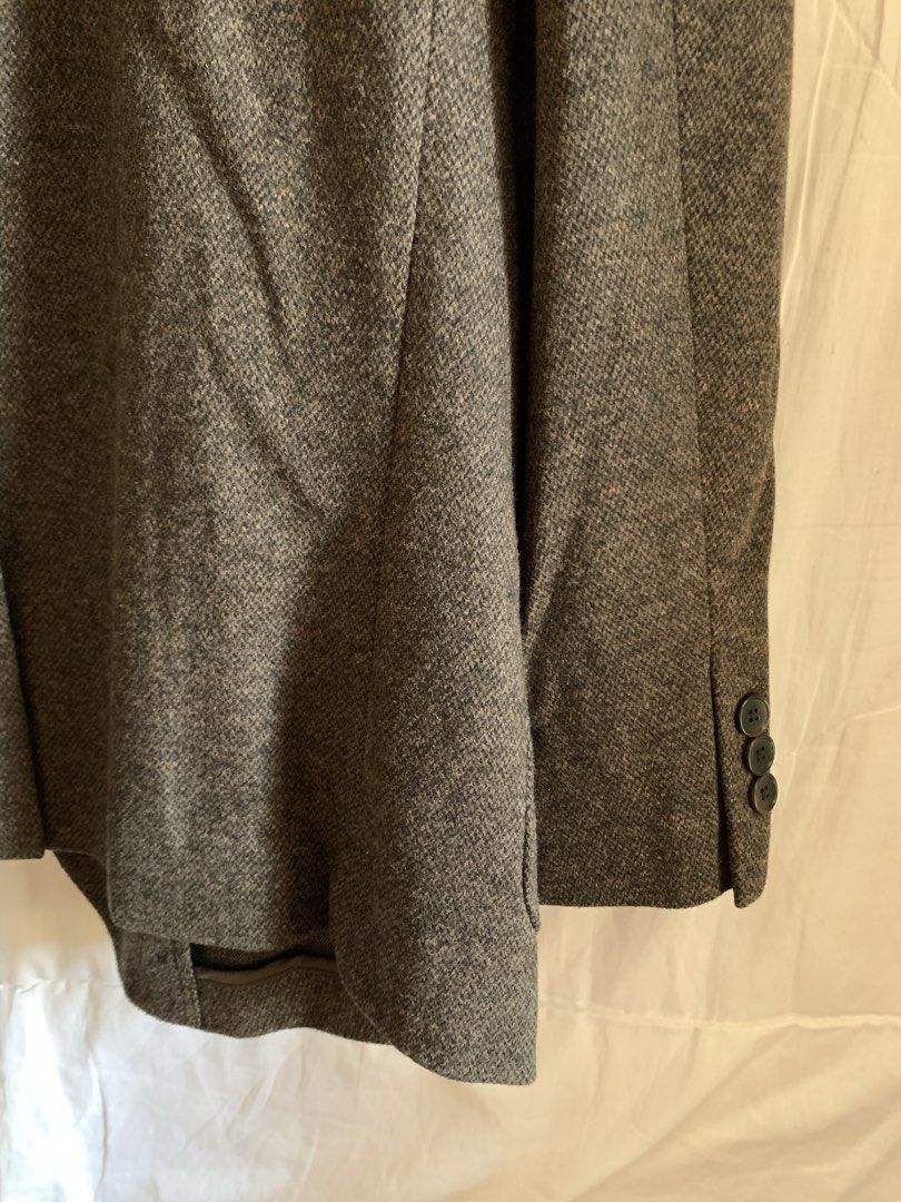 Uniqlo Comfort Blazer (Wool Like)|Small (Category: Coats, Jackets and Outerwear) located in Pasig City. Submitted by dailydeclutters (Listing ID 1434406496, Image 3). Description: Selling my Uniqlo blazer. This can pass as brand new since just used it in a corporate event once. - Bought it for P3490 at SM Megamall -Color: Dark brown - Size: Small on tag (can reference for size here: https://www.uniqlo.com/be/en/products/E472462-001/00?colorDispla