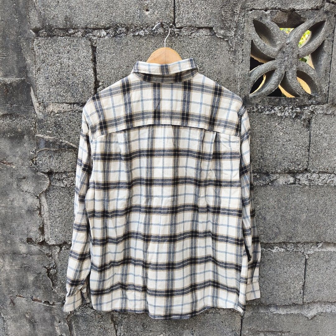 UNIQLO POLO LONGSLEEVE (Category: Formal Shirts) located in Dagupan City. Submitted by kaizer0513 (Listing ID 1434539578, Image 2). Description: UNIQLO POLO LONGSLEEVE SIZE LARGE DIMENSION 22W 28L 25SLEEVE EXCELLENT CONDITION 9.8/10 NO ISSUE 300 + SHIPPED.